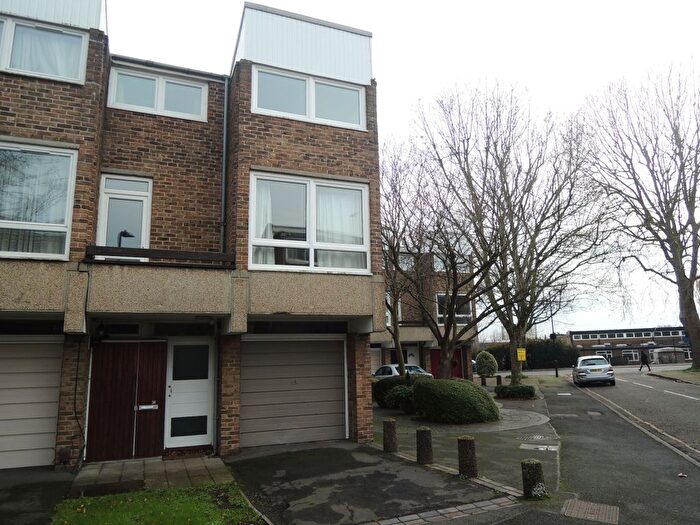 4 Bedroom Detached House To Rent In Deena Close, Queens Drive, London, W3