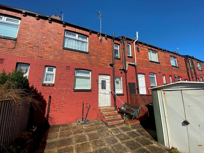 3 Bedroom Property To Rent In Charlton Road, Leeds, LS9