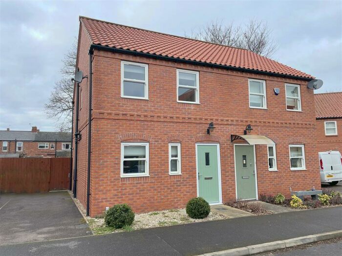 3 Bedroom Semi-Detached House To Rent In Elizabethan Gardens, Retford, DN22