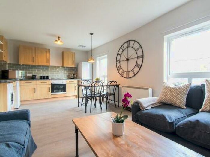 4 Bedroom Flat To Rent In Morrison Circus, Edinburgh, EH3