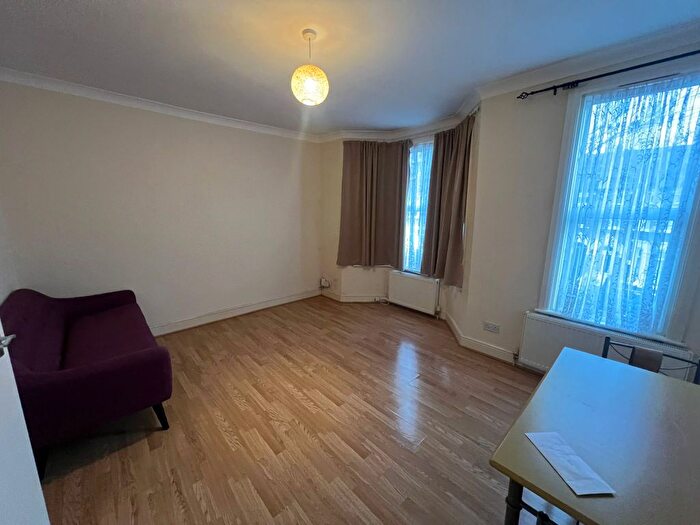 1 Bedroom Flat To Rent In Windsor Road, London, E10