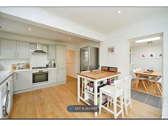 5 Bedroom Semi-Detached House To Rent In Elvin Crescent, Brighton, BN2