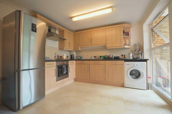 1 Bedroom Flat To Rent In Lockwood Place, Chingford, E4