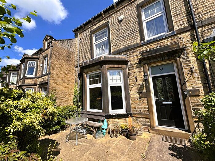 5 Bedroom End Of Terrace House For Sale In Heath Hall, Halifax, HX1