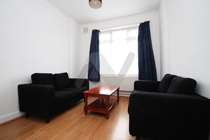 2 Bedroom Flat To Rent In Risborough Close, Muswell Hill, London, N10