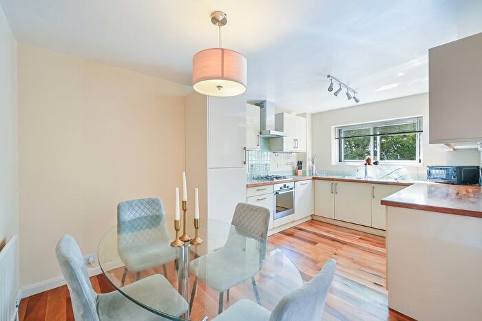2 Bedroom Flat To Rent In Blue Gates, SW19