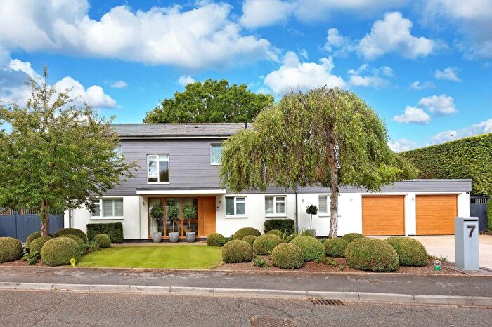 4 Bedroom Detached House For Sale In Netherwood Road, Beaconsfield, Buckinghamshire, HP9