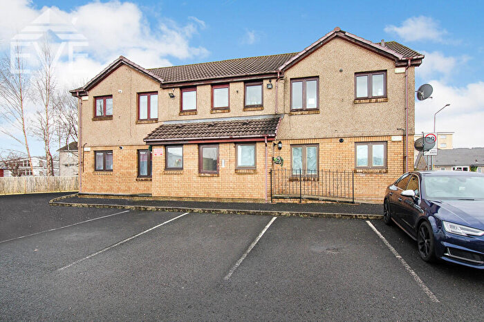 2 Bedroom Flat To Rent In Lochiel Place, Jamestown, Alexandria, G83