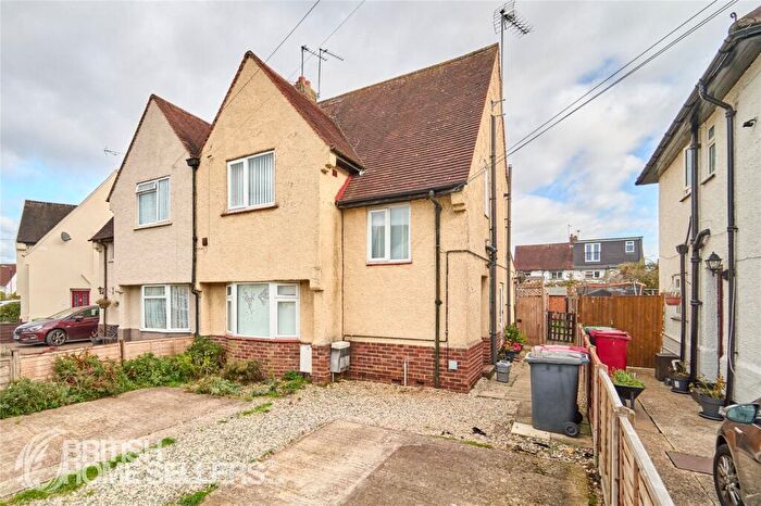 1 Bedroom Maisonette For Sale In Francis Way, Slough, Berkshire, SL1