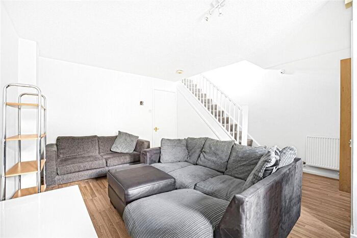 3 Bedroom Terraced House To Rent In Milligan Street, London, E14