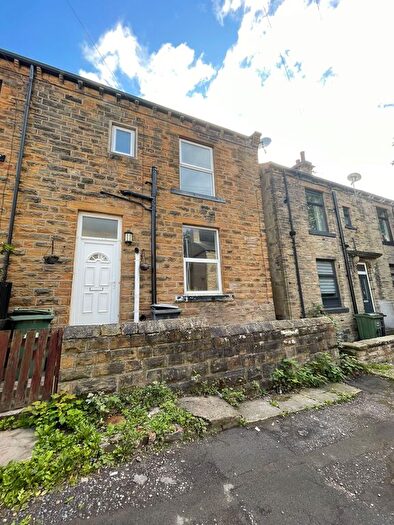 2 Bedroom Terraced House To Rent In Allen Croft, Bradford, BD11