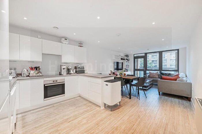 2 Bedroom Property For Sale In Packington Square, London, N1