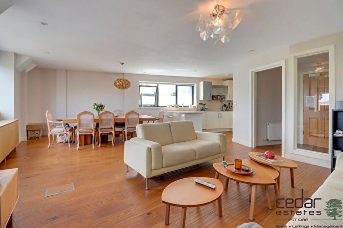 3 Bedroom Flat To Rent In Woodstock Road, Golders Green, NW11