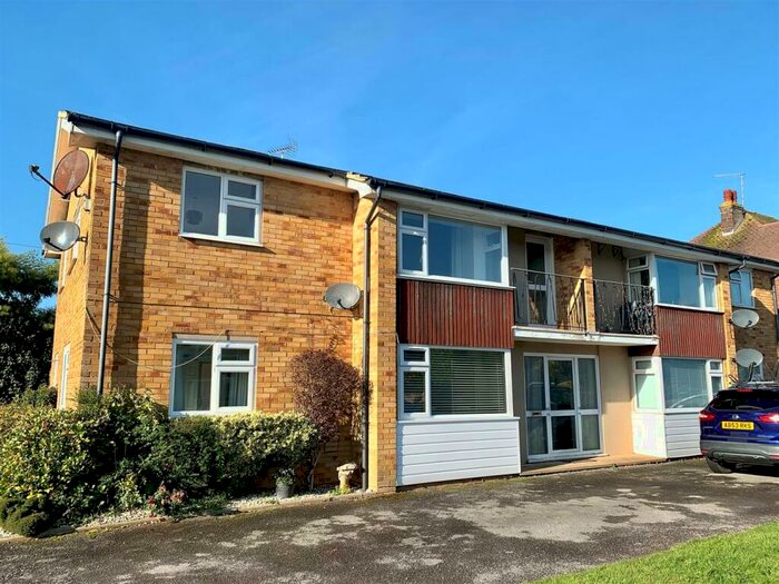 2 Bedroom Apartment To Rent In St Marys Close, Littlehampton, BN17