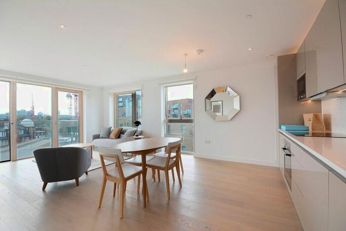 2 Bedroom Flat To Rent In Trafalgar Place, Elephant And Castle, SE17