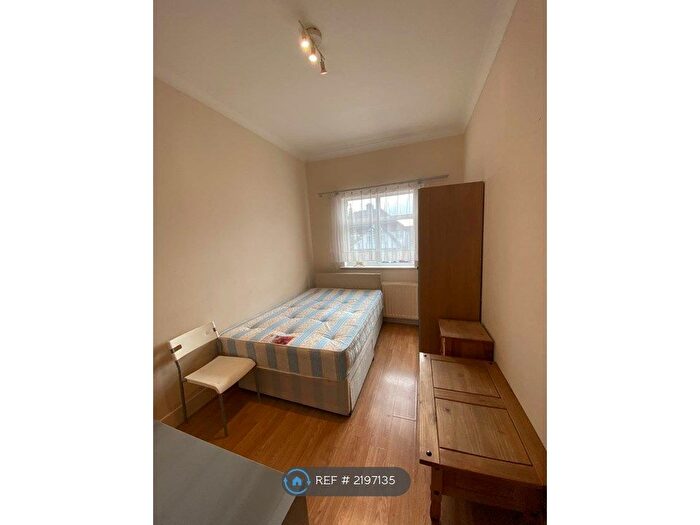 Studio To Rent In London, London, NW2