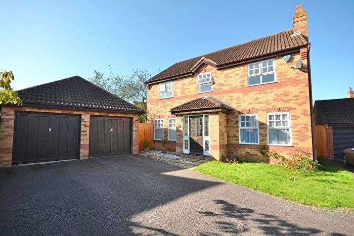 4 Bedroom Detached House For Sale In The Nortons, Caldecotte, Milton Keynes, Buckinghamshire, MK7