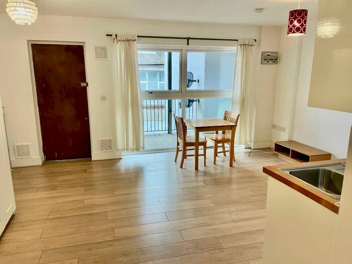 Studio To Rent In Rollins Street, London, SE15
