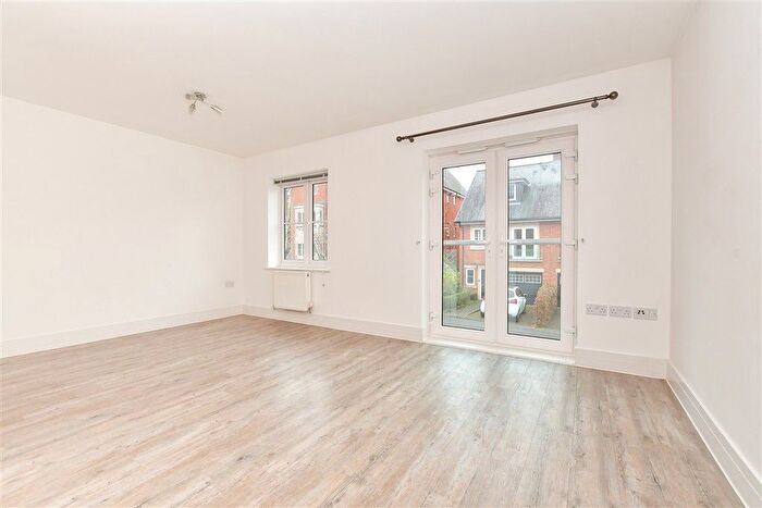 3 Bedroom Town House For Sale In Greyford Close, Leatherhead, Surrey, KT22