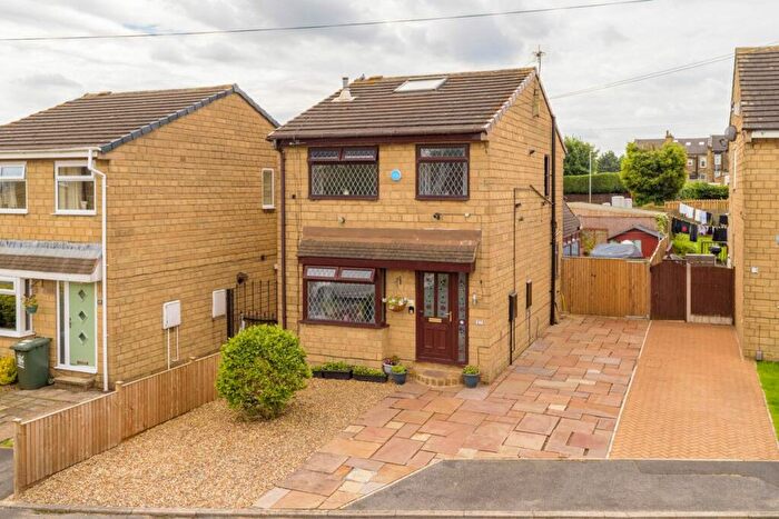 3 Bedroom Detached House For Sale In Hawley Way, Morley, Leeds, LS27