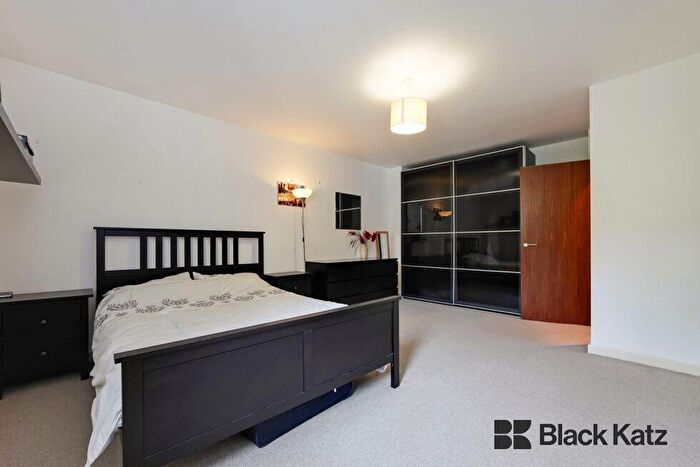 1 Bedroom Flat To Rent In Lumiere Apartments, St Johns Hill, Clapham Junction, SW11