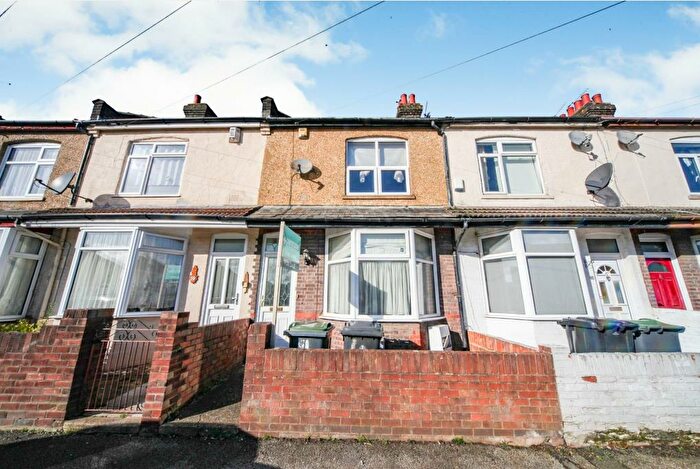 3 Bedroom Terraced House To Rent In Turners Road South, Luton, LU2