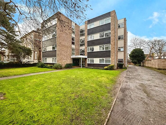2 Bedroom Flat To Rent In The Avenue, Surbiton, KT5