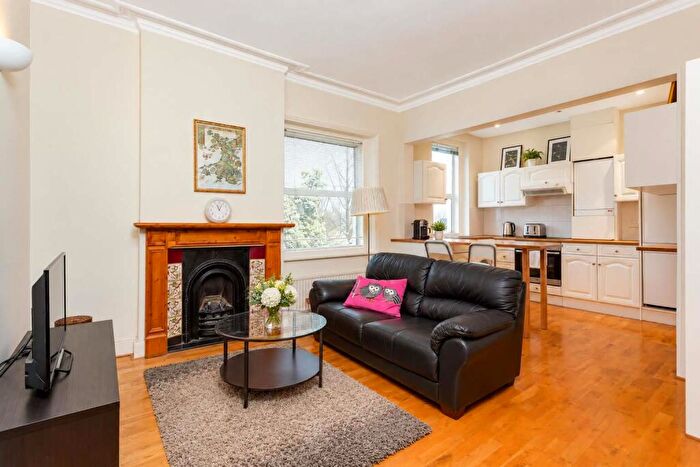 1 Bedroom Flat For Sale In Woodchurch Road, South Hampstead, NW6