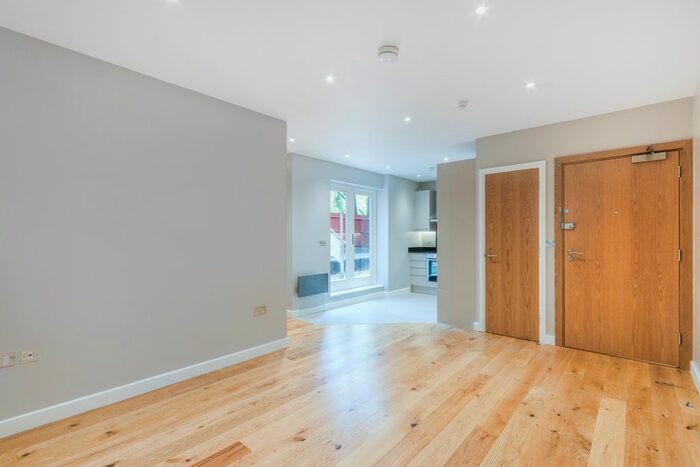 1 Bedroom Flat To Rent In Earls Court Road, London, SW5