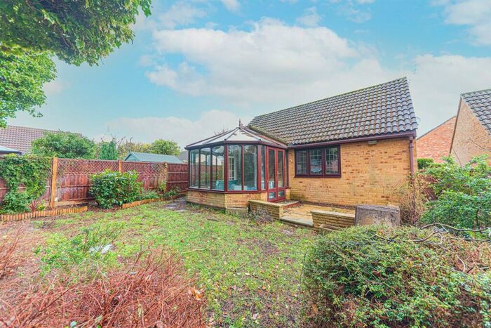 3 Bedroom Bungalow To Rent In Leith Close, Crowthorne, RG45