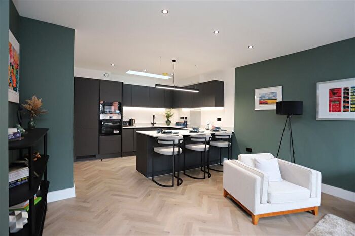 3 Bedroom Town House For Sale In Ardwick Green, Manchester, M12