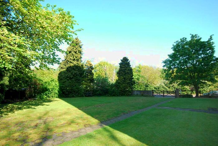 1 Bedroom Flat To Rent In Queens Ride, West Putney, London, SW13