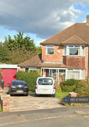 4 Bedroom Semi-Detached House To Rent In South Croydon, South Croydon, CR2