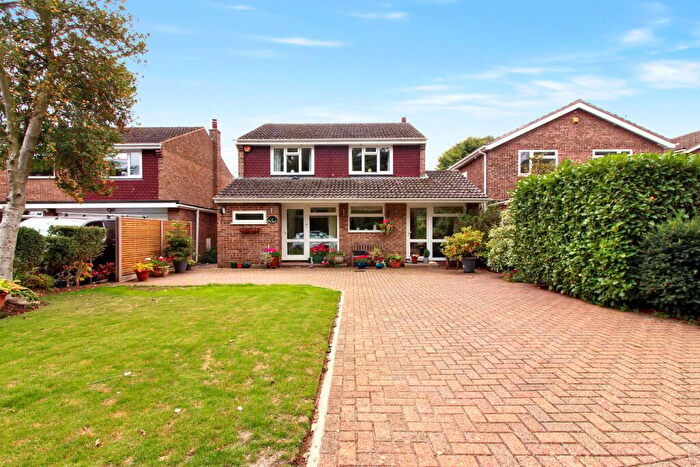 4 Bedroom Detached House For Sale In Hitchin Road, Shefford, SG17