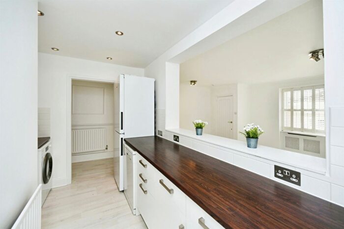 2 Bedroom Flat To Rent In Marine Parade, Brighton, BN2