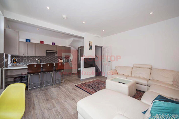 4 Bedroom House To Rent In Royal Park Avenue, Leeds, LS6