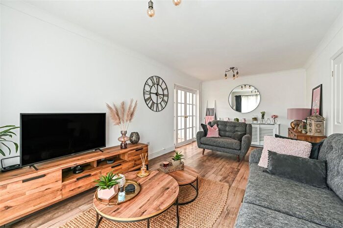 3 Bedroom End Of Terrace House For Sale In Cormorant Close, Fareham, PO16