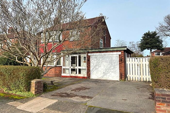 3 Bedroom Detached House For Sale In Newlyn Drive, Sale, M33