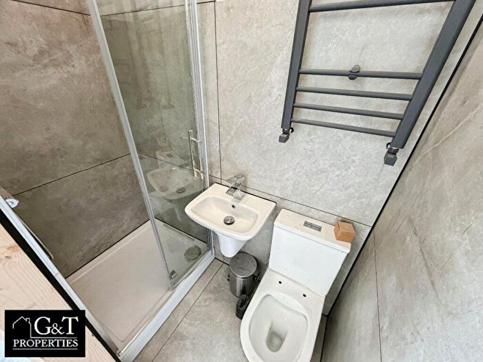 Studio To Rent In Cinder Bank, Dudley, DY2