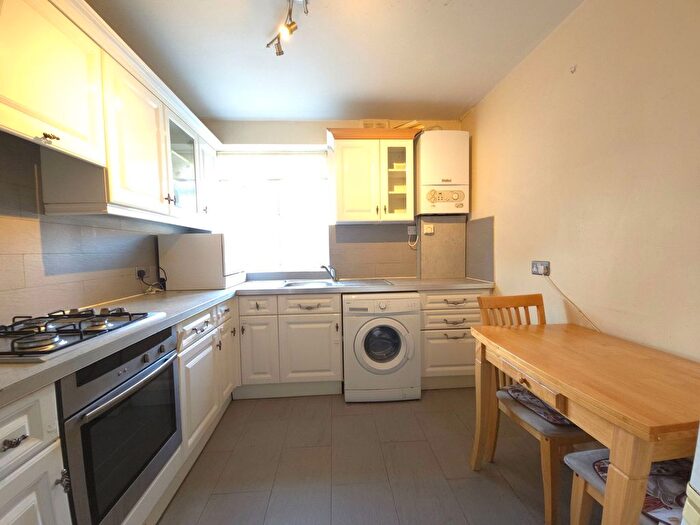 2 Bedroom Flat To Rent In Upper Tooting Road, London, SW17