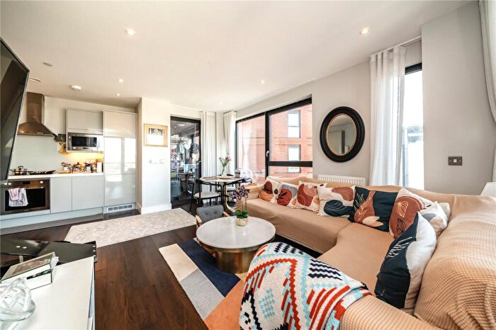 3 Bedroom Apartment For Sale In Avalon Point, Silvocea Way, London, E14