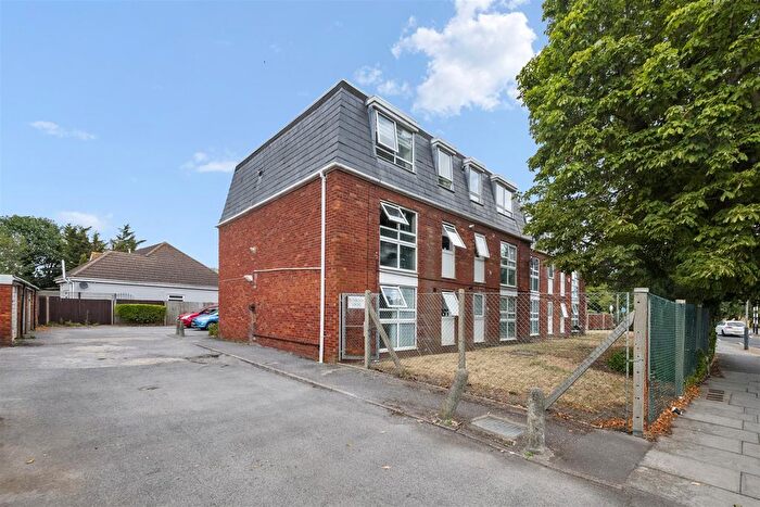 1 Bedroom Flat For Sale In Botwell Common Road, Hayes, UB3