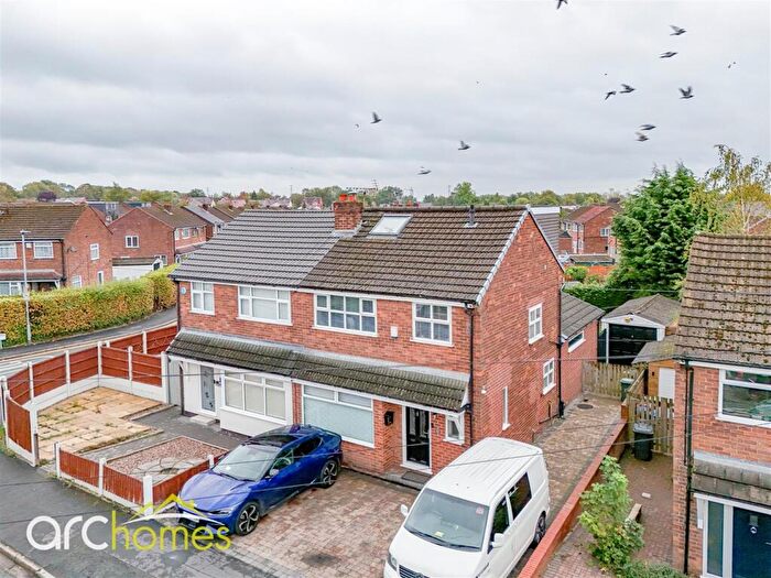 4 Bedroom Semi-Detached House For Sale In Upton Road, Atherton, Manchester, M46