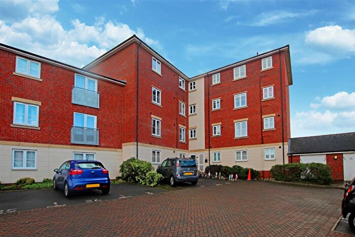 2 Bedroom Flat To Rent In Dixon Close, Redditch, B97