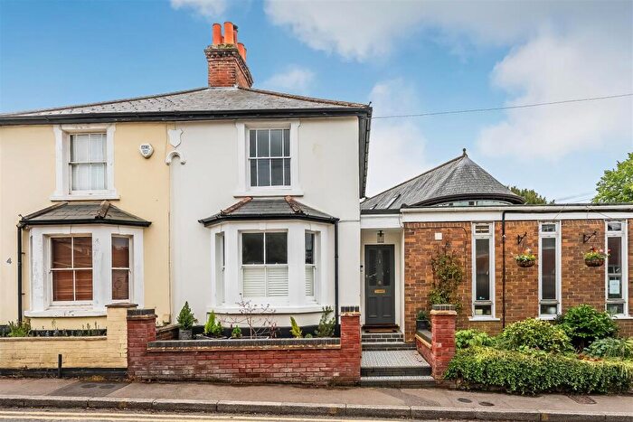2 Bedroom Town House To Rent In Highlands Road, Leatherhead, KT22