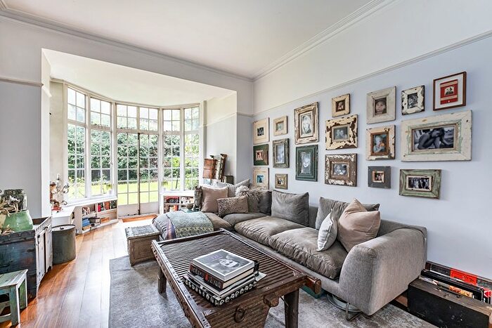 3 Bedroom Flat To Rent In Beaufort Street, London, SW3