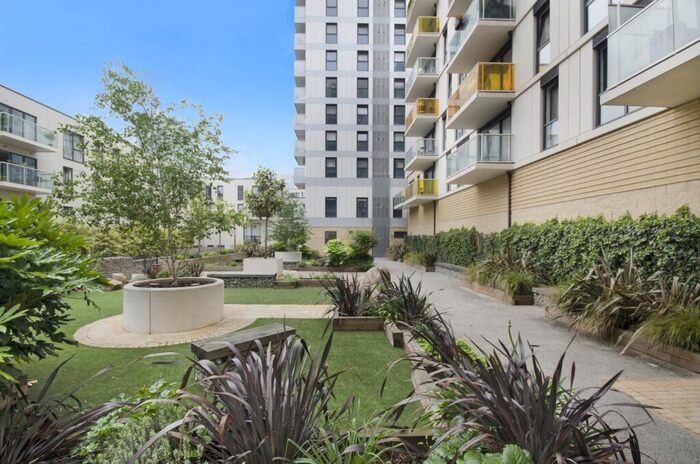 2 Bedroom Flat To Rent In Commercial Street, Aldgate, London, E1