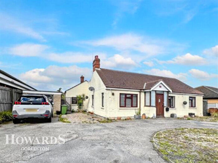 3 Bedroom Detached Bungalow For Sale In Beccles Road, Bradwell, NR31