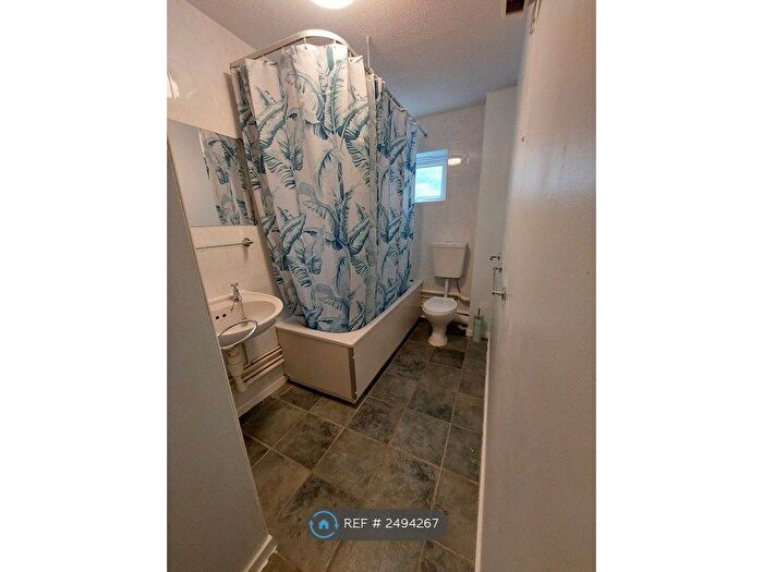 2 Bedroom Flat To Rent In Black Prince Avenue, Market Deeping, Peterborough, PE6