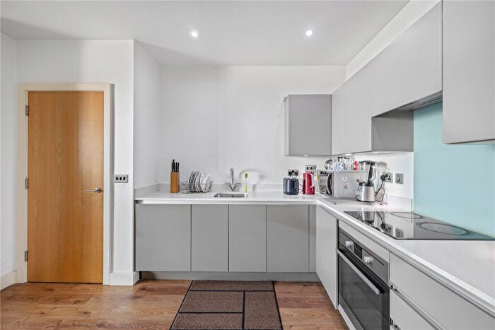 2 Bedroom Apartment To Rent In New Village Avenue, London, E14